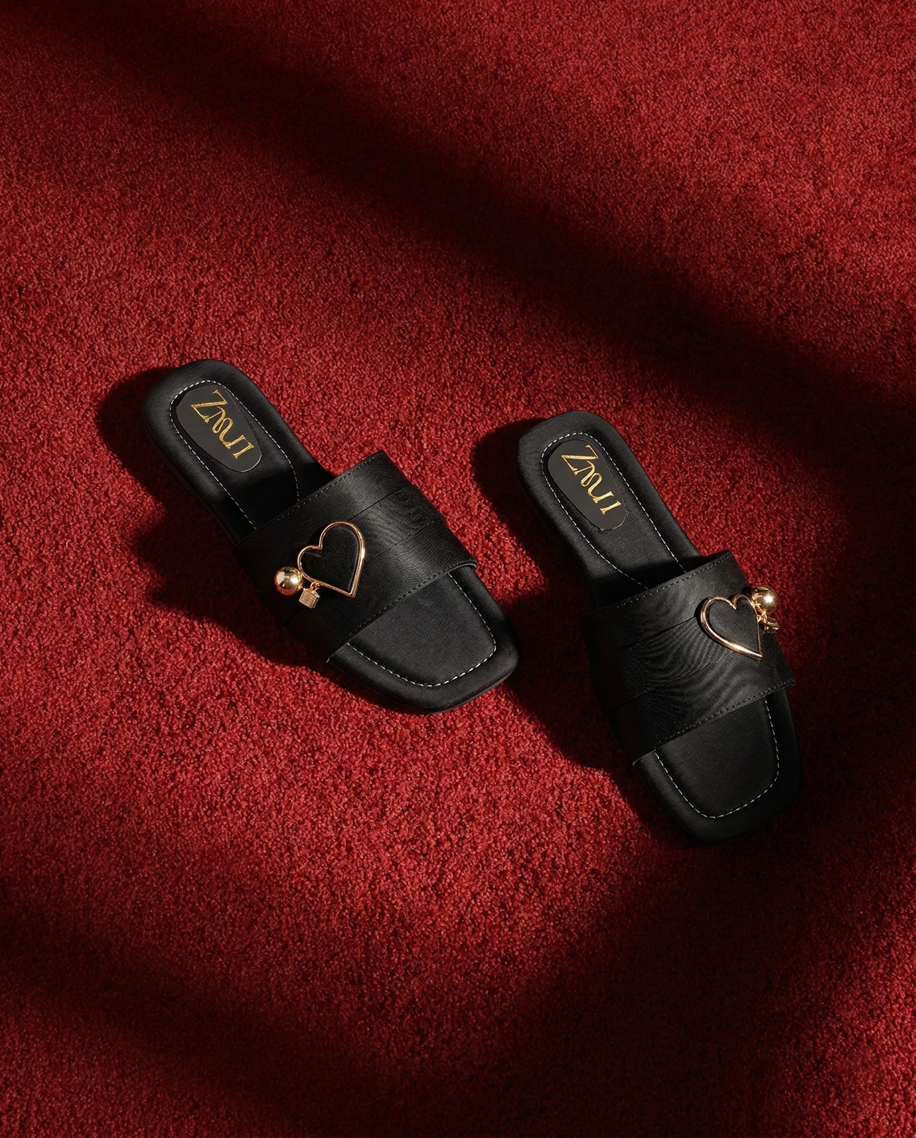 ZMRI Heart Charm Black Slide